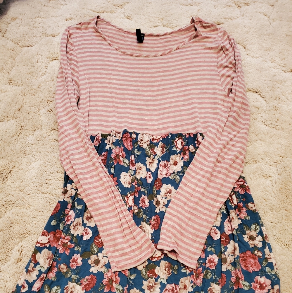 Glitzy Girl Boutique floral top size XL!